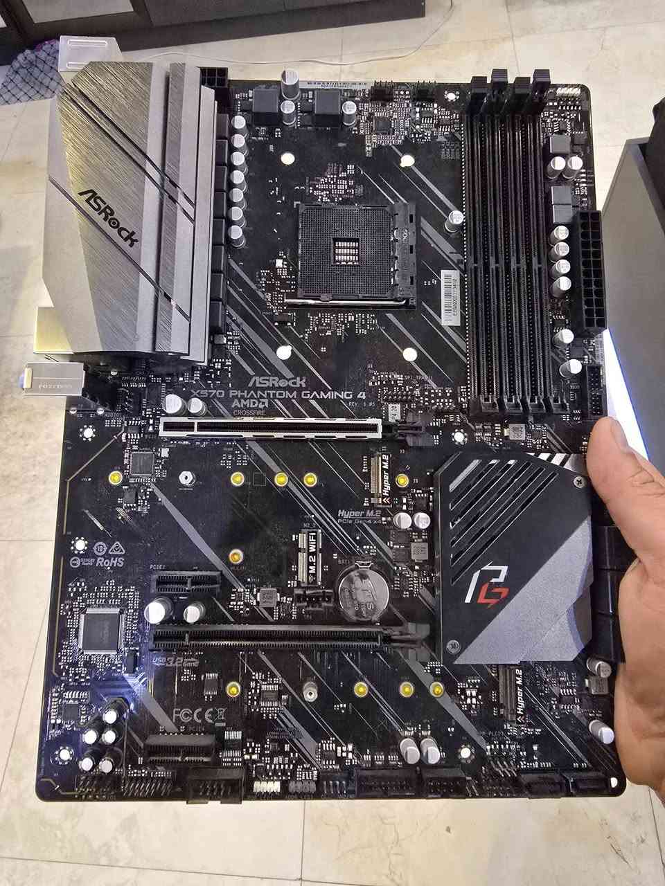 السلام عليكم . قطع للبيع .
باور سبلاي 550w mass . جديد. القطعة ب 55 الف . 

بورد X570 ASROCK . مستعمل. بي مشكلة مرات يسوي تجميد للنظام. سعره 75 الف.  

بورد B850m maxsun wifi ice. جديد مفحوص فقط. بي مشكلة منفذ اللان ما يشتغل فقط. الباقي كله شغال وطبيعي . 
سعره 130 الف فقط .ويدعم وايفاي. 

هارد Ssd 1t . جديد. Kingspec. ب 100 الف قفل. 

هارد ssd 128gb . Mass.  ب 15 الف . 

معالج CORI 3 جيل عاشر . 10105 بي كرت مدمج. ب 55 الف هو والمبرد مالته . 

متوفر توصيل لكل محافظات العراق.
مكاني بغداد شارع فلسطين.


**إذا كنت صاحب هذا الإعلان وتريد حذفه لأي سبب، رجاءا أرسل رسالة إلى الدعم الفني**