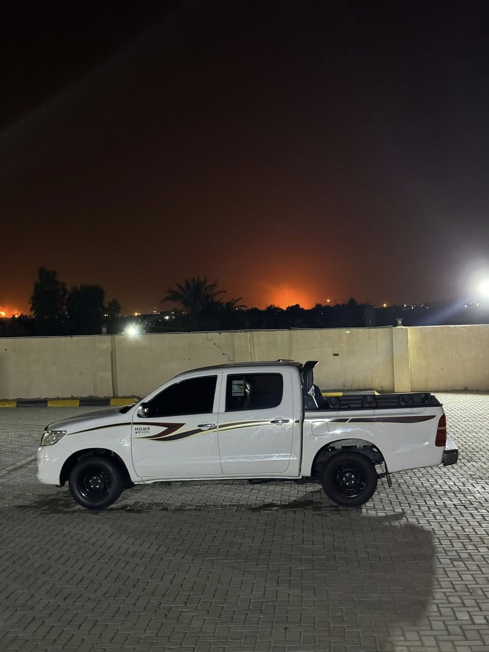 س ع للبيع هايلوكس 2014 مكفوله كفاله عامه رقم بصره باسمي. تحويل ثاني يوم عنوان السياره بصره زبير *********** 
السعر 195&. وبيه مجال
