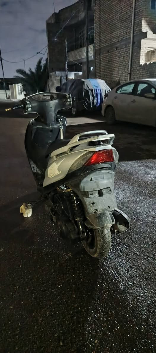 السلام عليكم اخوان ماكس ثعلب نثية 140 للبيع الدراجة ما بيها نقص جاهزة من كلشي شلعة تشك الكاع نص نكرة سلف وهندر  *********** / بغداد البلديات رايدها ب300 وبيها مجال
