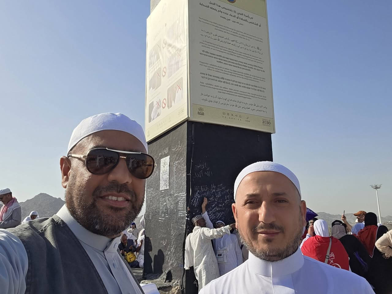 اليوم السبت كانت لقافلة معتمري شركة رياحين طيبة مكتب الفلوجة جولة لمزارات مكة المكرمة وتضمنت جبل ثور ، جبل الرحمة ، موقف عرفات ، مشعر مزدلفة ، مشعر منى ، جبل النور .
ولابد ان تكون رياحين طيبة مميزة عن غبرها فقد اصطحبنا المعتمرين لزيارة مسجد الحديبية والاطلاع على آثار مكان صلح الحديبية وبيعة الرضوان 
ثم توجهنا الى معمل الملك عبدالعزيز لتعبئة ماء زمزم لضمان راحتهم 
ولا زلنا مستمرين باستلام جوازات رحلة الشهر السابع مع فضيلة الشيخ طارق حميد 
الفلوجة/الحي العسكري/مقابل جامع سيدنا الحسين 
او الاتصال على الأرقام التالية 
*********** ــــ ***********

