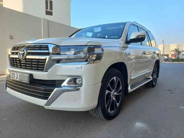 لاندكروز كراند تورنك 2021 بريم رقم اربيل فول مواصفات سيارة جديدة ماشية 62 الف كيلو محرك 6 سلندر بيهة صبغ ربع البنيد وجاملغ الأيسر الخلفي بدون دواخل ولا تبديل مواصفات 
كشنات جلد مغلفة قماش كراسي ثنين كهرباء طفاية انارة تحت القدم حساسات خلفي أمامي مري شفط وقلاب  8 ايرباك  تشغيل عن بعد شاشات أندرويد رادار وباقي المواصفات معروفة للبريم بيع فقط العنوان الفلوجة 
السعر 550$ مع المجال 
***********
