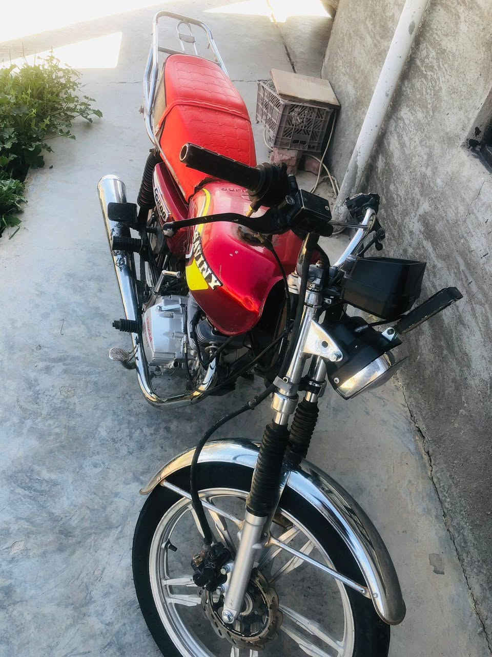 السلام عليكم 
دراجه ايرانيه خمسه كير للبيع مكانها ابو غريب السعرر 475وبيها مجال 
نقصها اشاير واستان تعليك
شغاله سلف هندر كامله من كلشييي خابر وبيك خير وتدلل
اتصال 📞 ***********
واتساب***********
