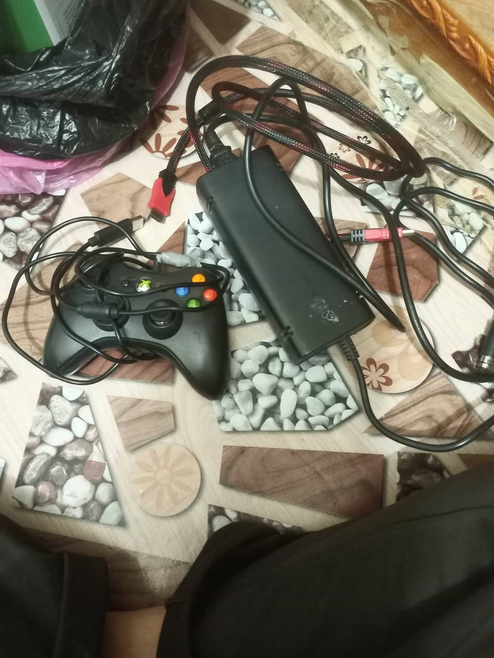 اكس بوكس 360 سوبر سلم البيع مهكر معا يده جديده وبي العاب جي تي اي 5 وبيس وكله العاب فول والسعر 100الف ومكاني البصرة الهارثه مفرق سيد طاهر ***********
