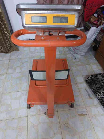 سلام عليكم ميزان 700كيلو سعر 200 مكان بغداد ***********
