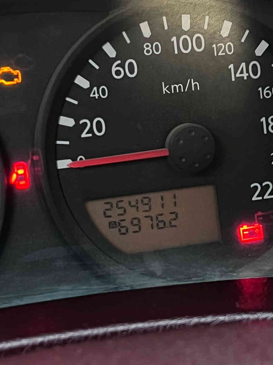 سياره نيفاره موديل 2012 مكينه او كير خير من الله والكير عادي ست نمر. تبريد او تدفئه شغال مكفوله من الضربه والصبغ السياره بسمي تريد وكاله تريد تحويل ثاني يوم 
السعر ٩٥
العنوان بغداد الامين الثانيه 
الرقم :***********
