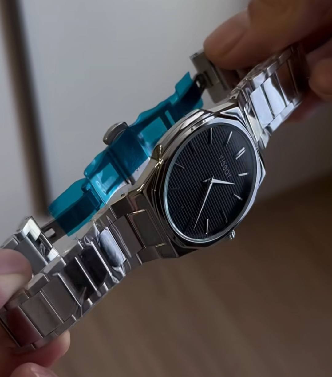 ساعه من ماركه TISSOT
ستانلس ستيل
قفل فراشه
كوالتي عالي
سلم 
موديل مميز جداً
ظهرها مختوم
2 ميل 
مع العلبه الخاصه بأسم وشعار الماركه
السعر 50 الف مع توصيل بغداد, العراق


**إذا كنت صاحب هذا الإعلان وتريد حذفه لأي سبب، رجاءا أرسل رسالة إلى الدعم الفني**