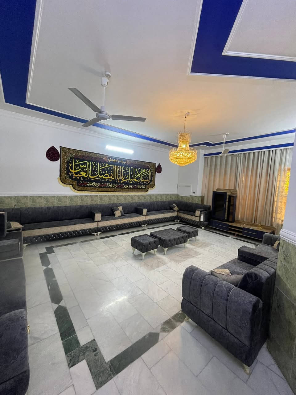🔹للبيع بيت سكني جاهز 🔹
📍الموقع [البلديات-اليوان-المربع الذهبي]

🏠المساحة[300متر+تشجير جانبي100متر]

📐الواجهة والنزال[20x15]

🛏️عدد الغرف[7غرف نوم]

🛁عدد الحمامات[5]

✅طابو صرف/سند ملك صرف

📞للاستفسار ***********
