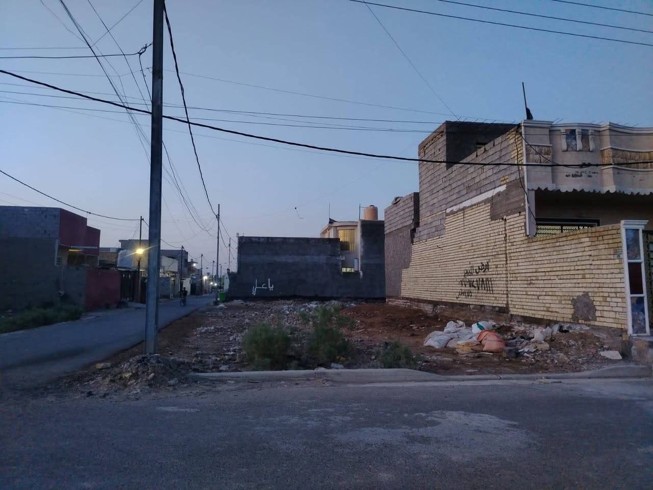 السلام عليكم
قطعه ارض ركن لبيع المساحه 170
قرب بيت صدام سرحان الركابي 
رقم الهاتف 
***********
