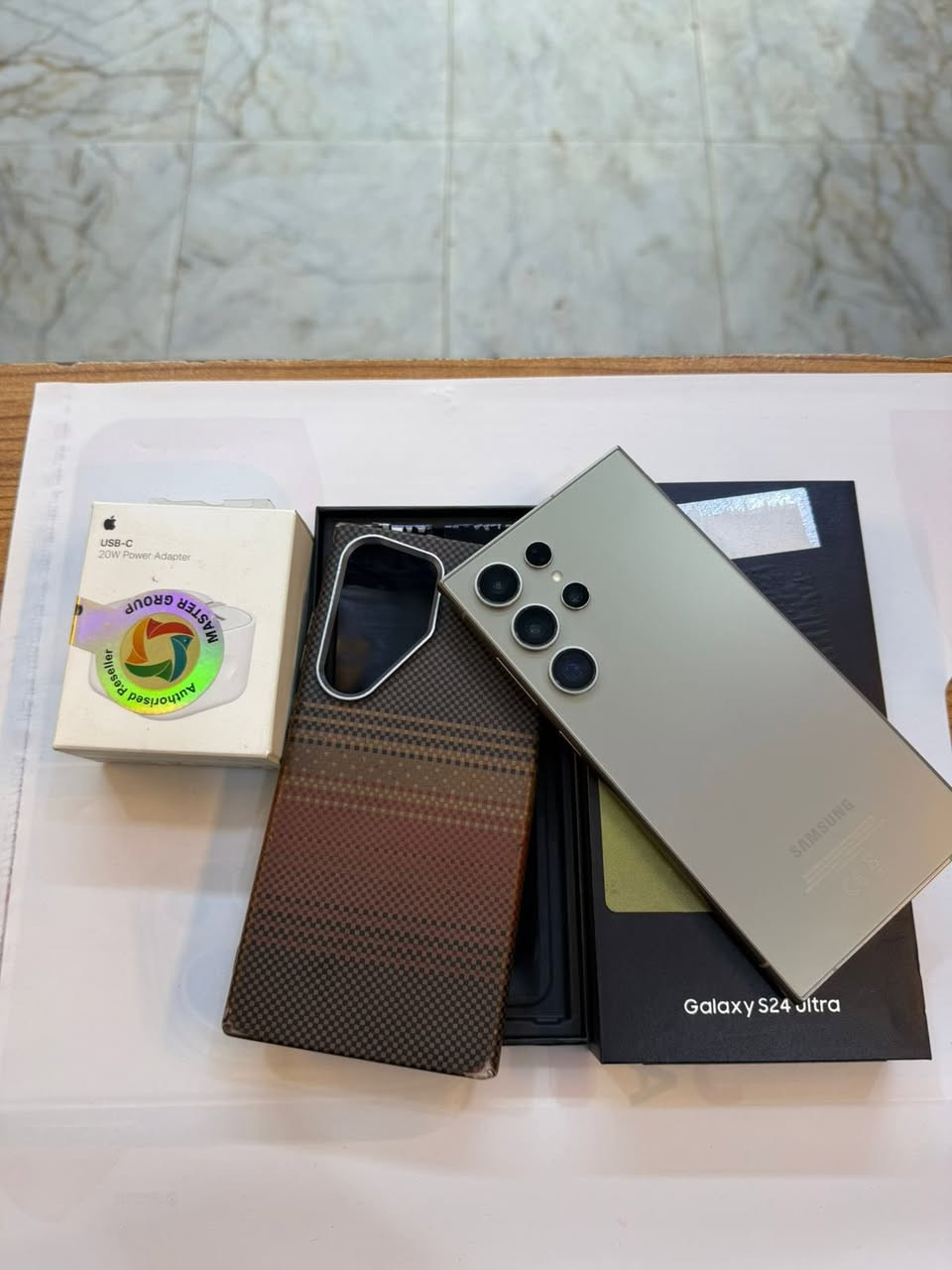 سامسونك S24 الترا 
ذاكرة 256
نضافة 100‎%‎
استخدام قليل
كامل ملحقات الاصلية 
ضمان كارت الشاشة
ضمان شركة عين الفهد 
السعر خاص ***********
العنوان القطاع شارع السوك مجاور عوينات الكرار 
مركز الشمس
