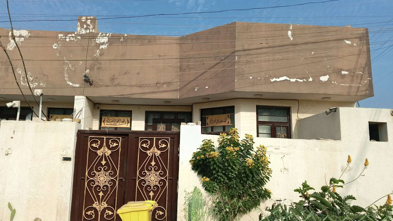 السلام عليكم 
بيت للبيع طابو 
مساحه ١٥٠ // ركيوه الجنوبيه قريب ع الشارع العام 
رقم القطعه ٤٥٦ 
صاله واستقبال 
صحيات داخليه وخارجيه 
مناور عدد ٢ 
مطبخ 
غرفتين نوم 
السطح فرشي 
السعر ٨٥ 
بناء جديد
‏‪***********‬‏
