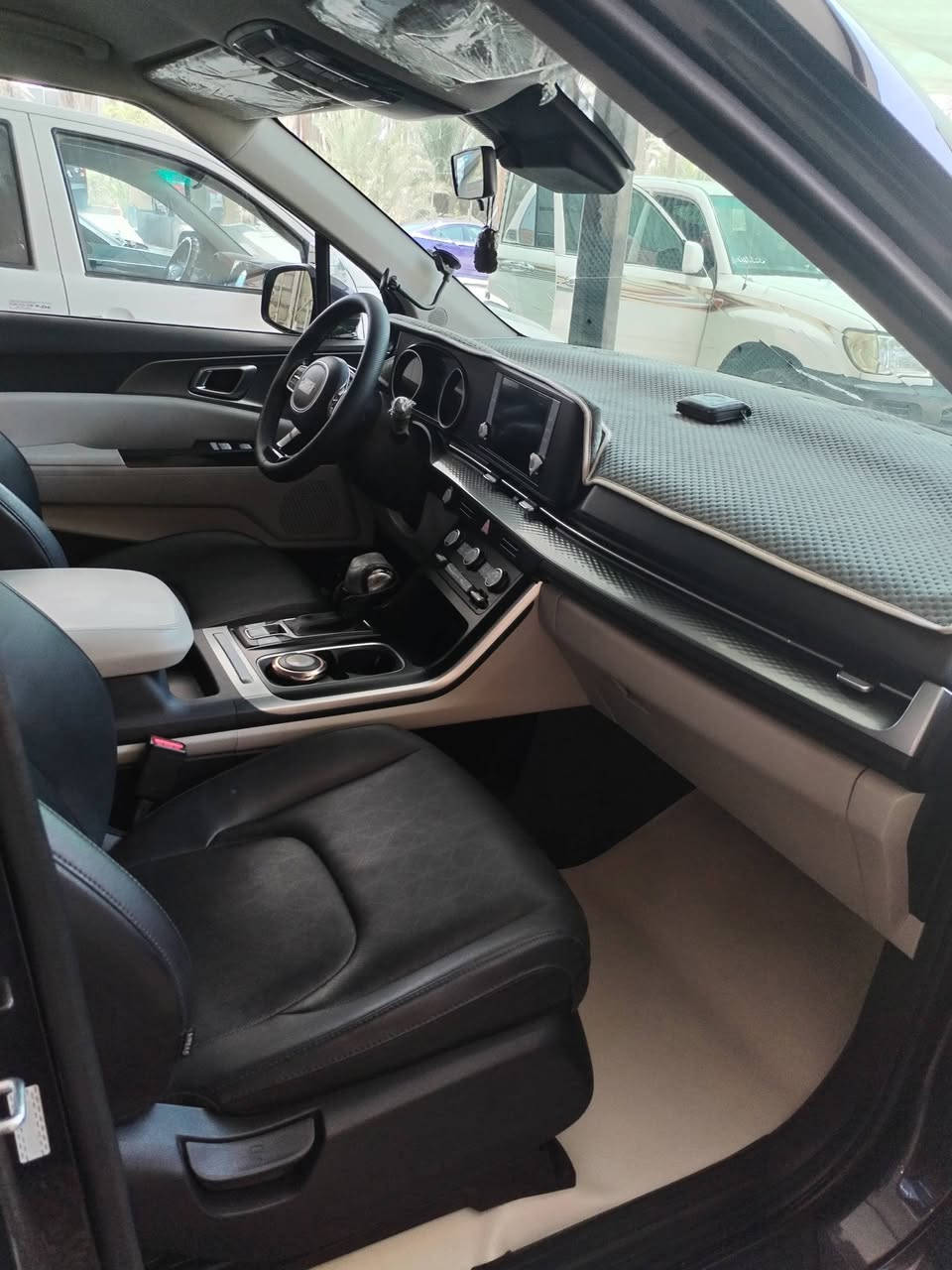 السلام عليكم 
كرنفال مديل 23 حادث خفيف رقم بغداد بسمي نص فول جديده وجاهزه السعر 265 رقمي ***********
