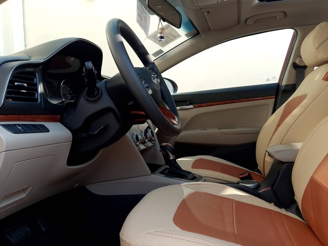 السلام عليكم النترا موديل 20 خليجي فول مواصفات واحد عله واحد السياره ماشيه 58 رقم بغداد باسمي السياره سياره علا وضع الشركه  السعر 157 رقم التلفون *********** العنوان بغداد المدائن
