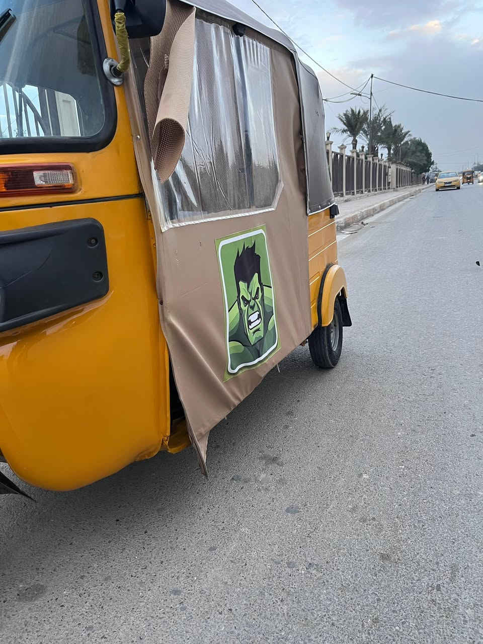 السلام عليكم تكتك موديل 18 شهر 11 بيه صبغ نص لغد ودوس معمرهه وكنر ب5600 وبيه مجال مدينه الصدر "***********
