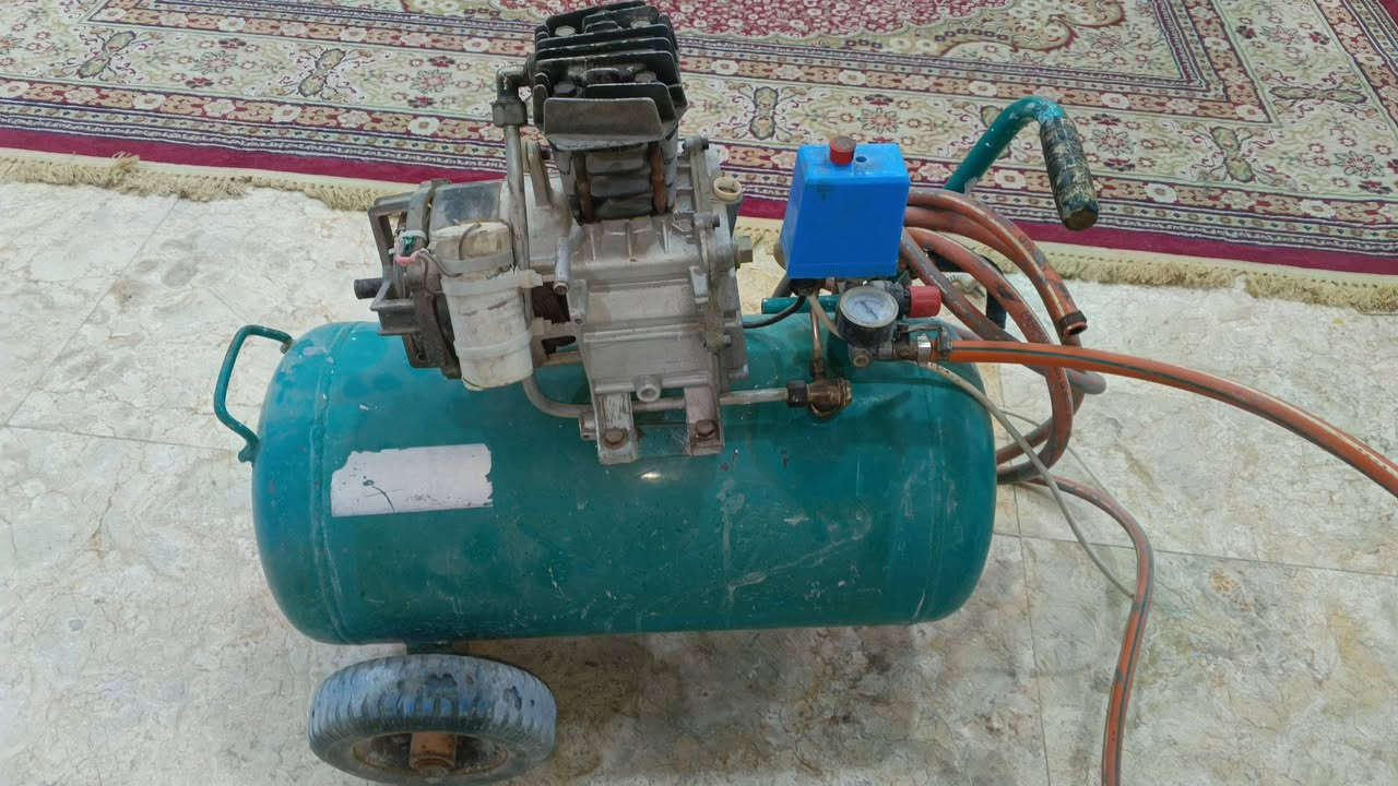 سلام عليكم  كمبريسر للبيع شغال ونضيف مكان مسيان حي جمعيات سعر 70 بي مجال
رقم ***********
