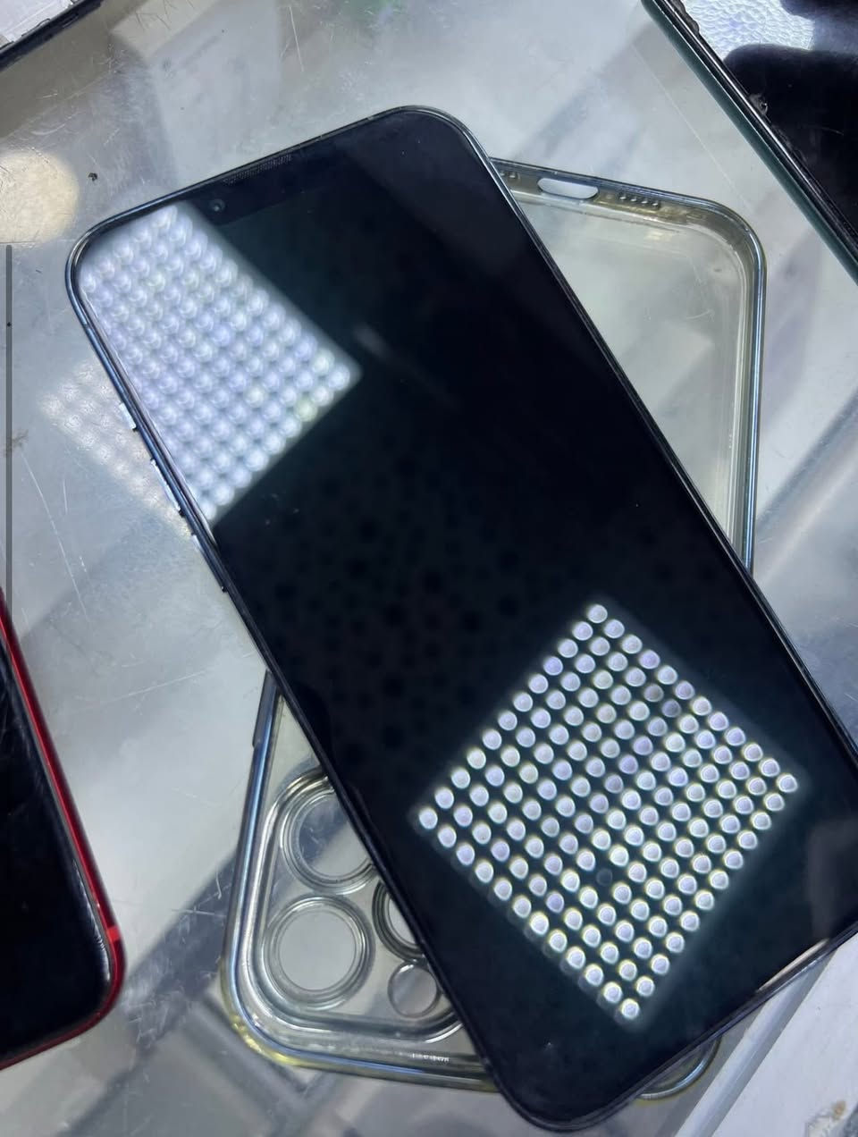 السلام عليكم 13 برو ماكس نضافه فول بطاريه 85 اصليه الجهاز ممفتوح نموذج m سعره700 الف مكاني بغداد حي العامل راسلني واتساب ***********
