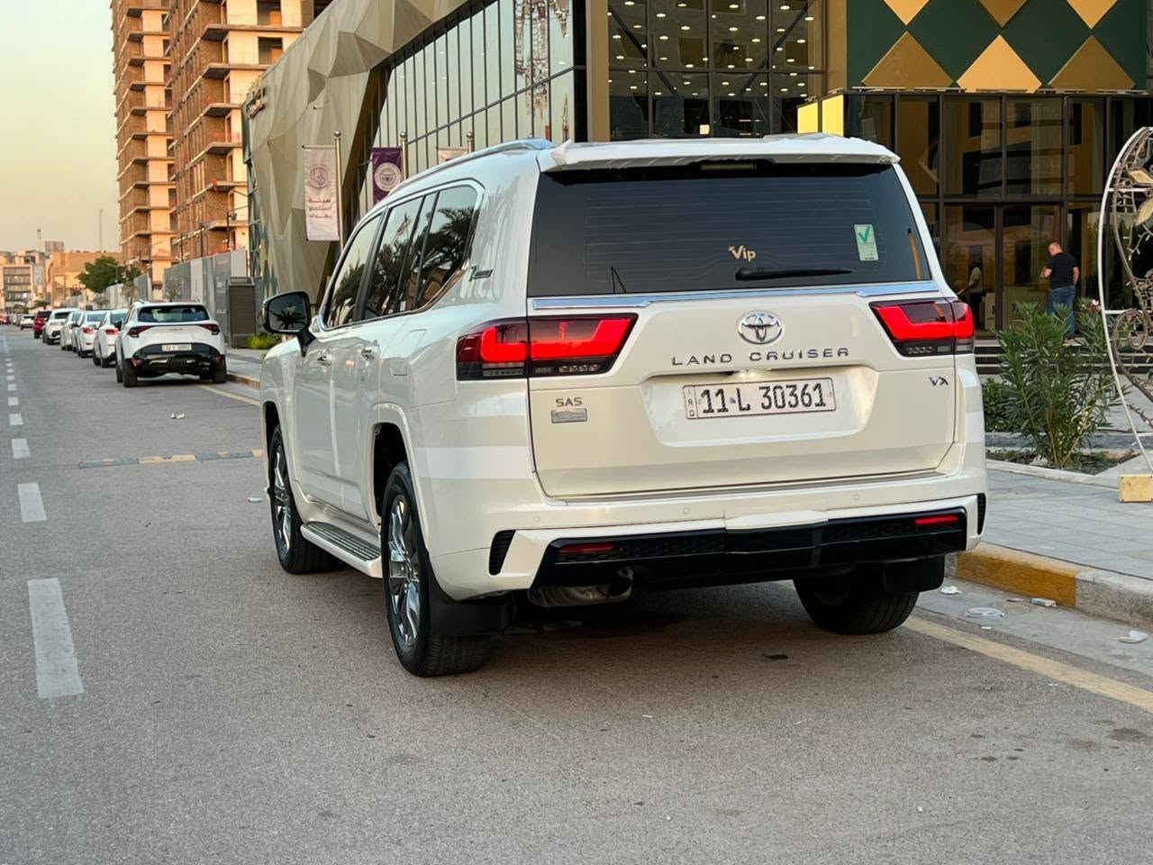 لاندكروز 2022 VX (تنفس طبيعي المرغوب )   
‏‎سنة الصنع: 2022
‏‎ضمان شركة SAS
كل غراض بلادي موجود

ماشييه  53  الف  كم حقيقي 
‏‎المواصفات :
-المصابيح:  LED
-رادا أمامي خلفي جانبي
-نظام الصوت JBL
- محرك 6 سلندر  
‏‎- فتحة سقف ( سلايد ) 
-٣ شاشات 
- شاشات ترفيه خلفية
‏‎- مقاعد جلد-تدفئة-تبريد
‏‎- مقاعد كهربائية 
- مقاعد امامية تبريد 
- ⁠تبريد وتدفئة امامي خلفي 
‏‎- بصمة الابواب 
‏‎- صندوق كهربائي
‏‎- مصابيح LED و زينون
-7 راكب 
-شحن واير ليس 
-حساس امامي خلفي 
‏‎- حجم العجلات 20 inch 

مكفول كفاله عام كلشي فقط  رصعة  في الجاملغ الأمامي.  جهة السائق  مسحوبة  PDR. السونار في المنشور 
مكفولة كفالة عامة من الدعامية إلى الدعامية
‏‎ بدون صبخ .
‏‎دعاميات هم بدون صبغ ،
محرك كير بشرط مامفتوح
‏‎سيارة حيل نظيفة كلشي عل بلاد لوك
‏‎سنوية جديدة   
‏‎باسمي السنوية بشرط تحويل  
‏‎سيارة مابيـها دينار مصرف كامل من كل نواحي
رقم بغداد 
نفسي يوم /تحويل 
مكانك /بغداد

رقم صاحب سيارة
***********
