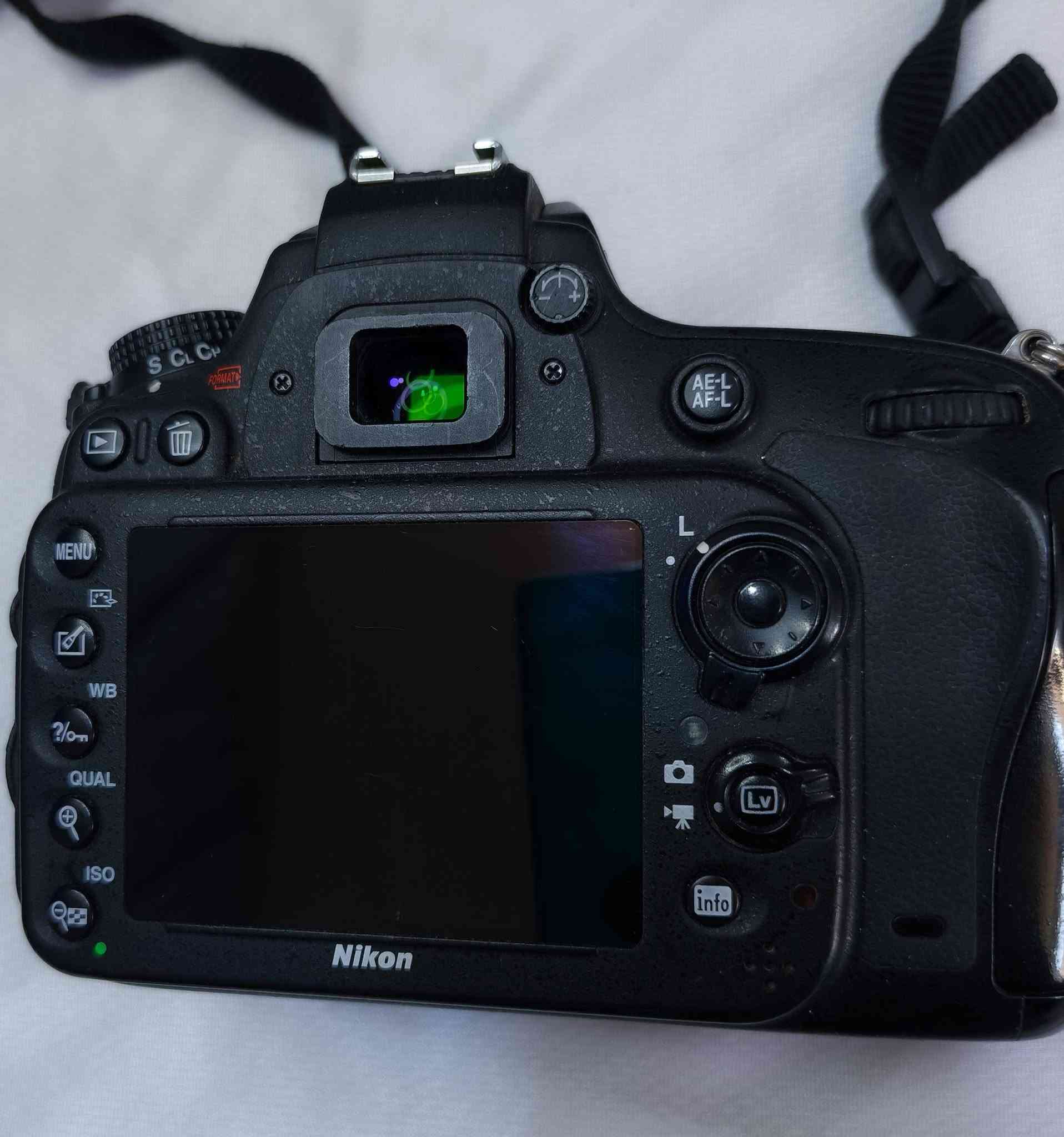 السلام عليكم👋💙 
  نيكون D610 فول فريم للبيع

1_ الكامرة نضافة 98% شتر 69
2_عدسة 50mm G نضافة جيدة جداً + عدسة 18-55
3_بطارية 
4_ شاحن نيكون 🔌 
5_ جلاتين عسكري
6 _ احزام 
7 ـ رام 16
8- حقيبه 
مكاني ديوانية موجود توصيل جميع المحافظات 
 واتساب واتصال ***********
