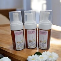 ✨ غسول المناطق الحساسة بالعفص والبابونج 🌿 ينظف ويهدئ البشرة بلطف 💧 يعا...