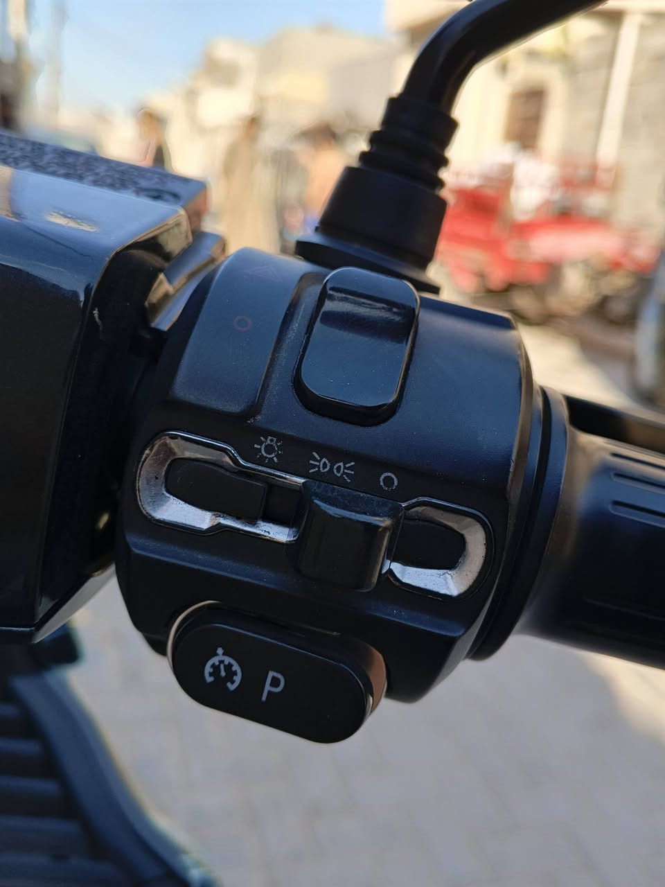 دراجة شحن كيرين الغنية عن التعريف
دراجه جديده استخدام شهرين فقط
نظام بارك
نظام بك رجوع الى الخلف 
نظام مثبت سرعه 
منفذ شحن
6 بطاريات 
ملف 2000
سرعتين ثابته 
سرعه تمشي 65 حقيقي
اضاءه لد امامي خلفي
رايده 800 وبيه مجال بسيط
مكاني بغداد نهاية حي اور سبع قصور


**إذا كنت صاحب هذا الإعلان وتريد حذفه لأي سبب، رجاءا أرسل رسالة إلى الدعم الفني**