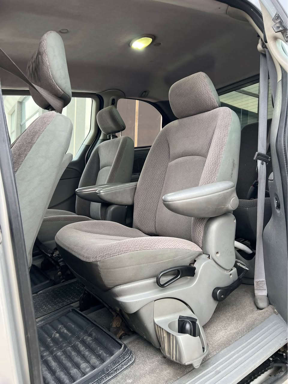 للبيع
دوج كرفان 2007 

بدون قطره صبغ
وبدون اي جراد او تقحيل 

شاصي قصير المرغوب 

محرك 3300 المرغوب 

1- تحكم ستيرن
2- مرايات كهرباء
3-كشن كحرباء 
4- داخل لونين 
5- جامات كهرب

تبريد شرط ثلاجه

تدفئه شغاله درجه اولى 

محرك درجه اولى شرط
كير درجه اولى شرط 

السياره بدون ضربه بدون خياس 

ماشية 160الف فقط 

صدر امامي خلفي100/100

طخم تايرات جديد

السياره بدون اي نقص 

السياره باسمي 
سنويه جديده
رقم جديد 
هزه وفحص جديد 
مشروع وطني تتحول بجميع المحافظات 

المكان نينوى 

السعر (95) وبيها مجال 

***********
*********** Singapore
