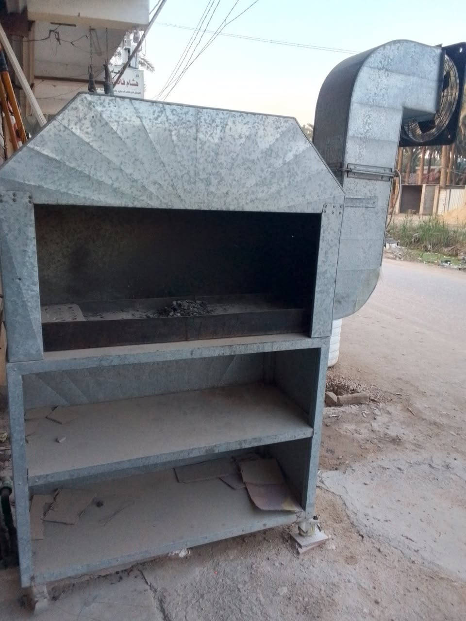 للبيع ادوات مطعم للبيع 
مفرمة لحم المانية اصلية حجم 22 السعر 250 الف
بوجه شواء كاملة مفرغة ومنقلة وباور هواء 250 الف
مجمدة حجم 14 قدم 100 الف
ميز حديد 2 متر مجهز بجناكيل تعليك اللحم 100 الف
سنك مرمى 75 الف 
للاستفسار كربلاء البوبيات 
*********** 
والاسعار بيهه تخفيض للشراي
