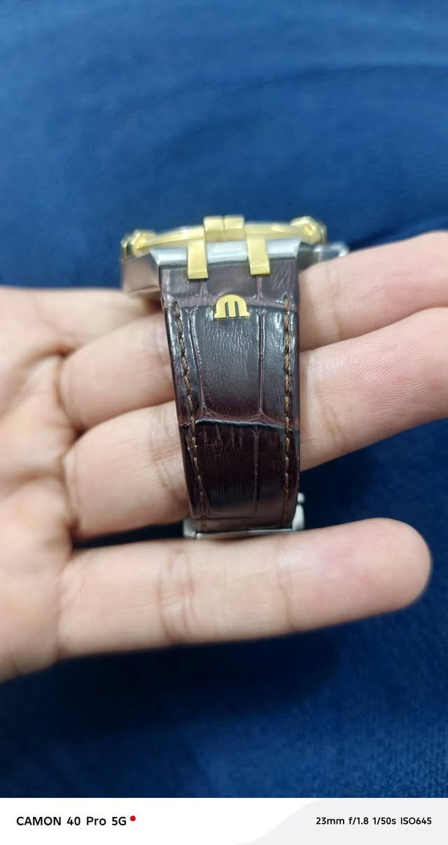 ---
*للبيع ساعة Maurice Lacroix Aikon Chronograph*

*الحالة:* مستعملة نظيفة جداً  
*الحجم:* 44ملم ستيل  
*المكنة:* سويسري كوارتز Ronda  
*الحزام:* جلد أصلي مال الشركة  
*الملحقات:* الساعة فقط
للتواصل ***********
*السعر: 300 $*
