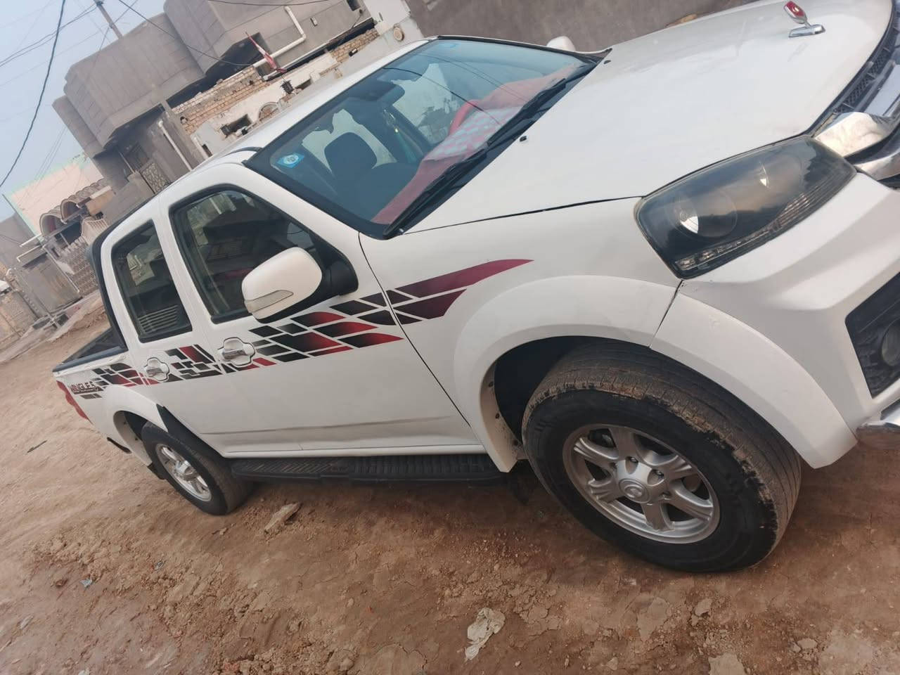 سلام عليكم سياره لبيع كريت ويل موديل ٢٠٢٤ رقم قادسيه دولي الجديد سنويه مجدده ال٢٨ تحويل ثاني يوم ماشيه ٩٤ الف بيها رش صبغ بنيد وجاملغ  والباقي مكفول المكان الديوانيه السعر ١٢٠ وبيها مجال اتصل ***********
