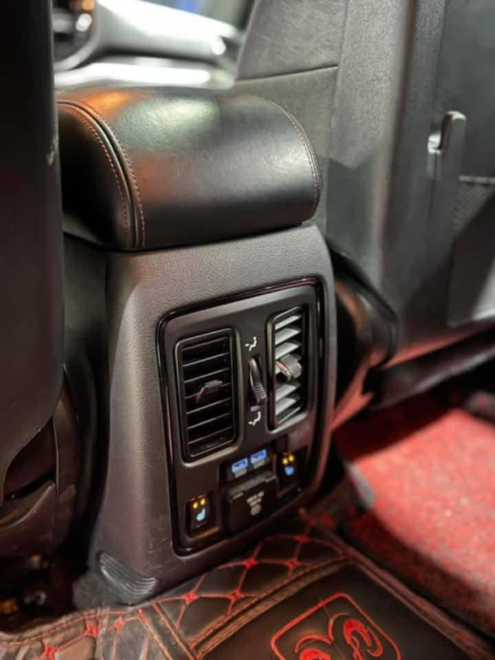 #المركبة : دودج دورانكو ار تي ماكس R\T MAX
#عداد_المسافة 29الف ميل حقيقي
#الضرر : طرف الجاملغ والبنيد

#الرقم : بغداد دولي
#الايرباك : بدون ضرر اي ايرباك

#المواصفات : 

▪️السيارة : دودج دورانكو R/T MAX
▪️الموديل : 2022
▪️المحرك : 5.7L . V8  (ثمانية سلندر)
▪️حجم الويل : ويل كب حجم 21اسود مع طقم تايرات بحالة ممتازة
▪️مصابح امامية زنون مع LED مع كشافات دعامية زينون
▪️بصمات عدد 1 للأبواب مع بصمة جنطة وبصمة تشغيل وتشغيل عن بعد
▪️غرفة السيارة جلد لون اسود اصل
▪️فتحة سقف ( سلايد روف ) بالقمارة
▪️رادار امامي مع مانع تصادم
▪️حساس امامي اصل
▪️حساس خلفي اصل
▪️تحذير الخروج عن المسار
▪️تحذير النقطة العمياء
▪️شاحن لاسلكي ( وايرلس )
▪️مقاعد تبريد وتدفئة
▪️كامرة خلفية دوارة اصل مع الستيرن
▪️شاشة الدشبول الحجم الكبير
▪️تحكم فول كهرباء لكرسي السائق والراكب 
▪️ذاكرة كشن
▪️سستم صوت
▪️دفع رباعي 4*4
▪️إشارات على المرايا الجانبية

▪️تحكم ستيرن جهتين بلوتوث وحاكية وكروس سرعة وتحكم صوت 
▪️نظام ABS مانع انزلاق

.
***********
النجف الأشرف
