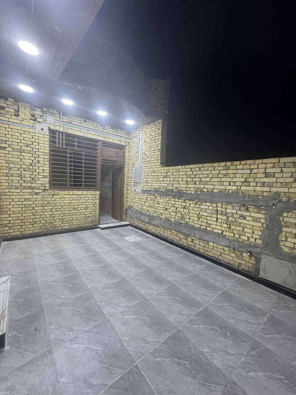 خلفة سيراميك شغل تتريس ايراني درجة اولى ومترغ حالياً مكاني ميسان‏‪***********‬‏
