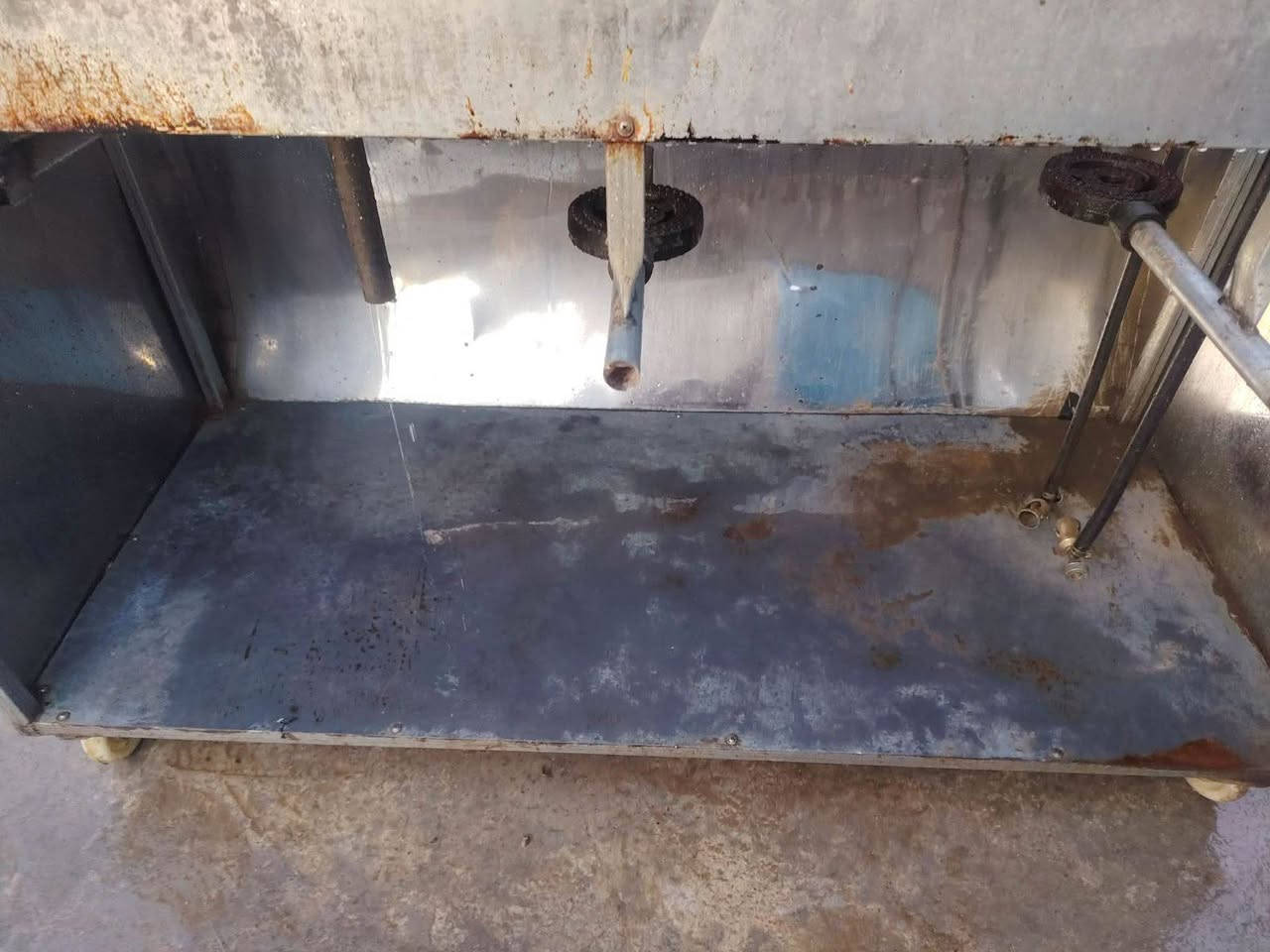 للبيع عرابانة لبلبي وبركر
سعرهة 400وبيهة مجال للتواصل 0773 617 9441الاتصال بلرقم
