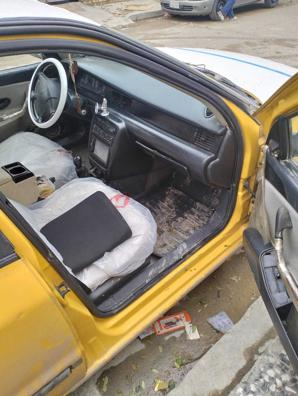 السلام عليكم سمند موديل 2010 السيارة جاهزة من كلشي عينه ونصينيه كير  جديد صدر خلفي امامي جديد صالي سبوع من شديتهن سنتر لوك شغال مصفرة هيئة سياره جاهزه كبل لشارع مشيه يخبل مكاني بغداد مدينت الصدر السعر 28 وبيهة مجال الرقم ***********
