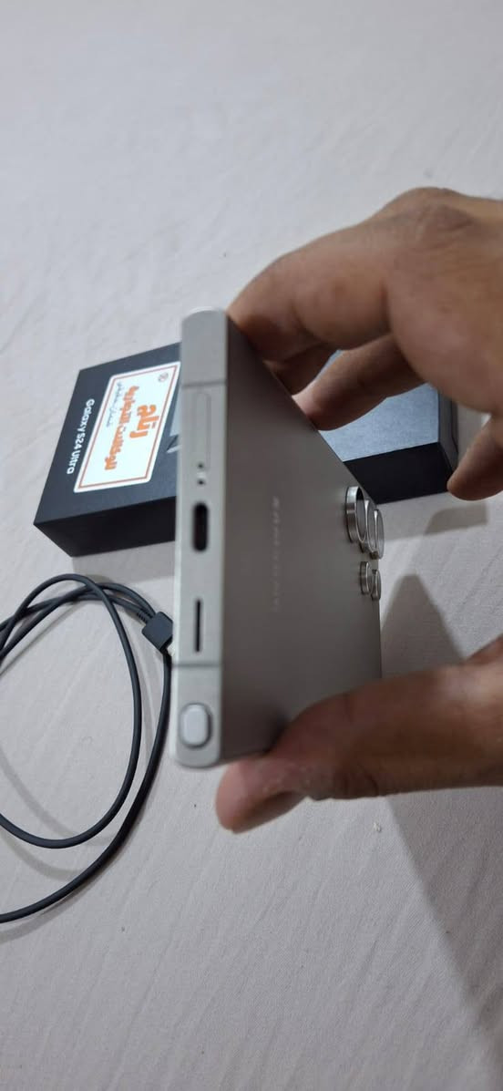 S 24 ultra للبيع 
ذاكرة 256
 دبل خطط
نضافة 98٪ 
تلفون شخط مابي 
بعدة بالضمان
السعر خاص 
او اتصل 
***********

