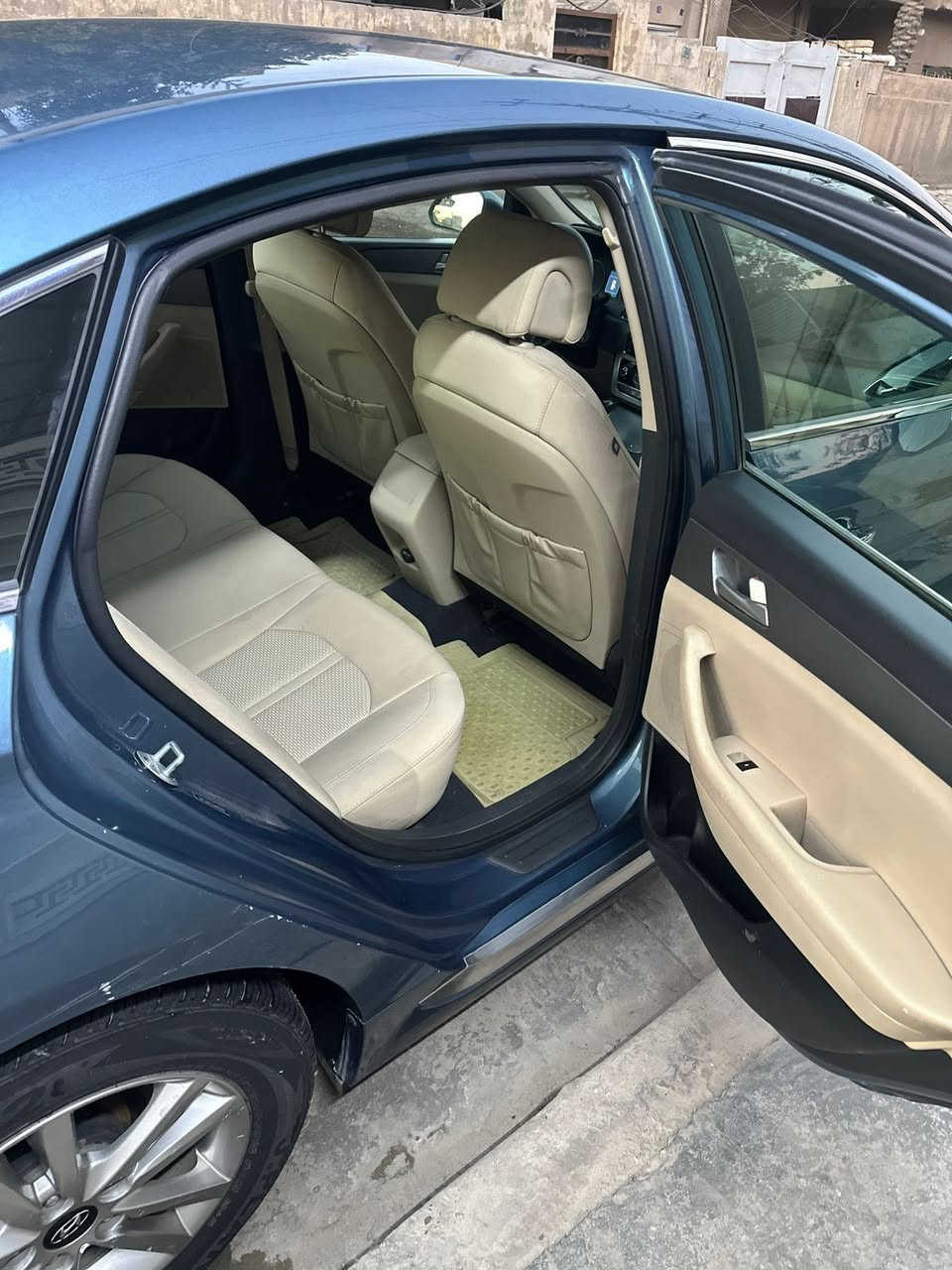 سوناتا ٢٠١٦ وارد امريكي ماشية ٤٦ الف سيارة نظيفة جدآ تفاصيل اكثر اتصل على *********** مكانها بغداد حي الجهاد رقمها بغداد انكليزي باسمي
