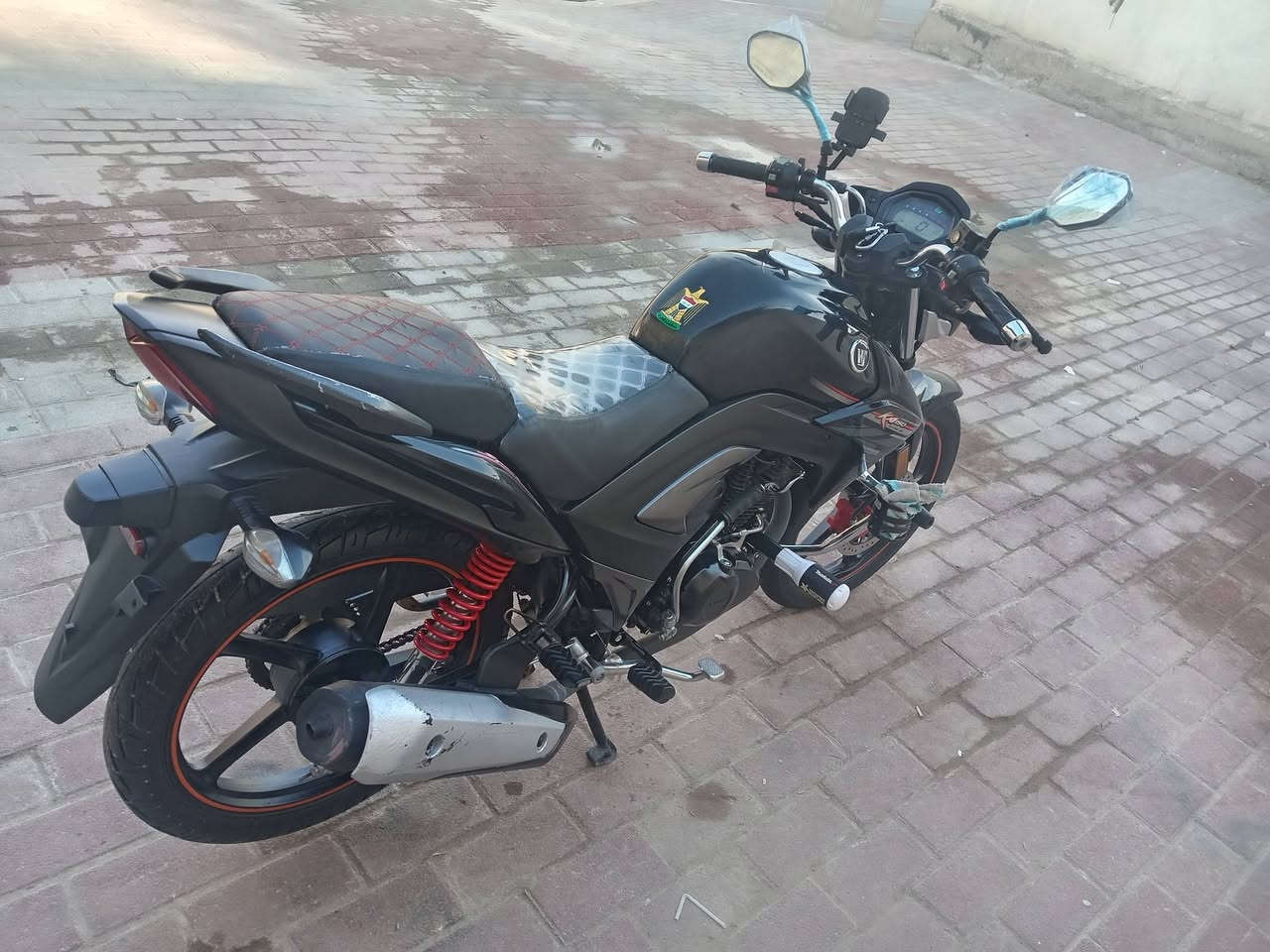 السلام عليكم دراجه هاوجي للبيع
دراجه فووول نظافه
موديل 2023
مسجل او كامل عربي
السعر 16 نص او بي مجال قليل
مكان الرمادي
الاستفسار ***********
