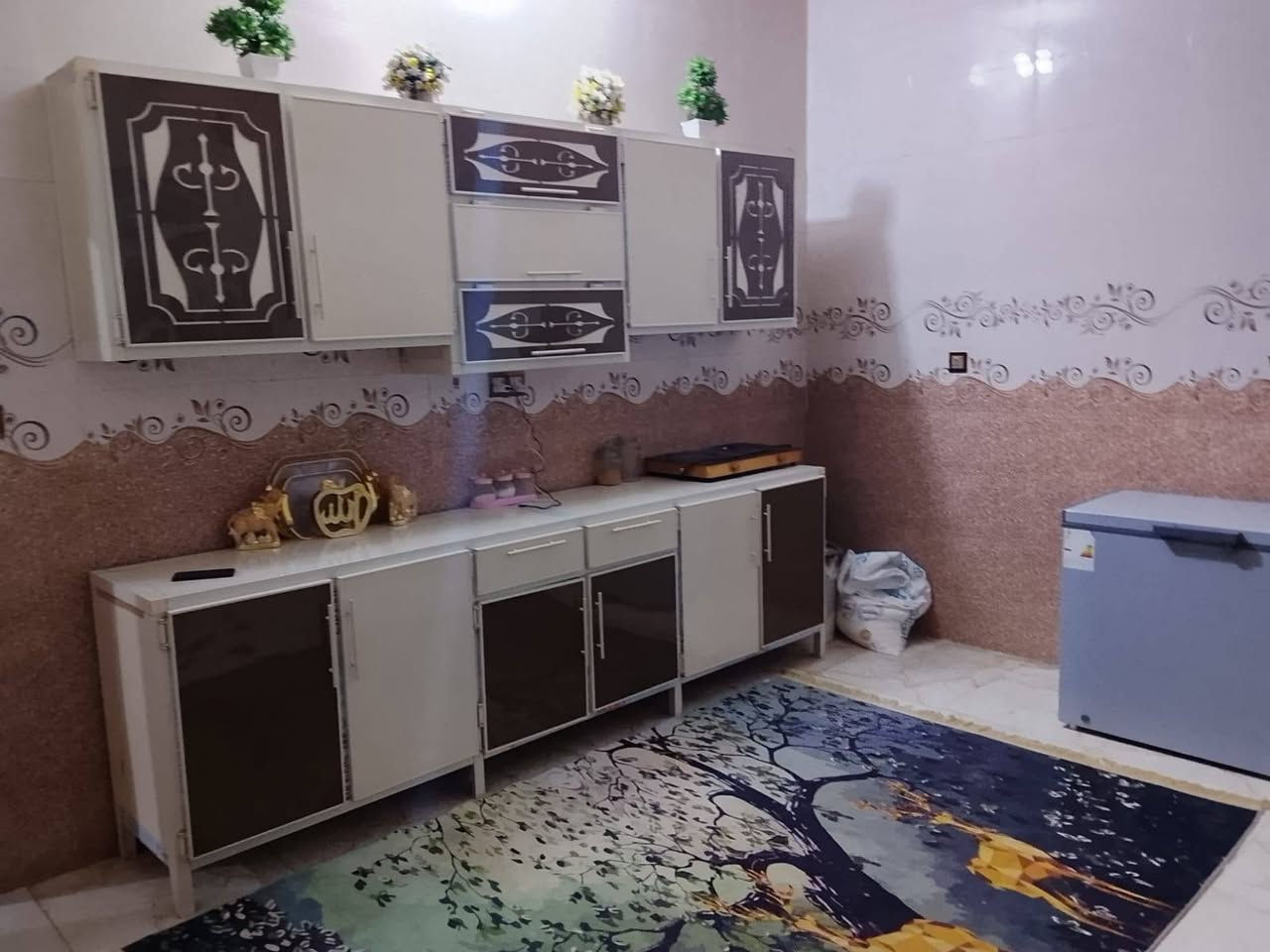 ياالله 
سلام عليكم 
الدار الببع طابو صرف مساحه 
((200)) متر طابقين جاهز السكن
الماجديه سيد جميل خلف شارع 20
طابق اول غرفتين نوم وصاله ومطبخ 
واستقبال وحمام داخلي وصحيات خارجيه 
طابق ثاني غرفتين نوم وصاله واستقبال ومطبخ وحمام داخلي وصحيات خارجيه 
البيت مسحوب علي مبادره يعني تدفع مقدمه  انته سدد 
شهريه البيت مطلوب 60 مبادره 
استفسار اتصل بل ارقام تاليه 
((***********))((***********))
اخوكم أبو عراق....
