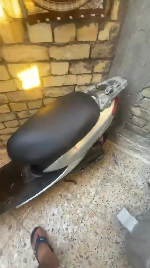 دراجه عصفوريه سرعه 60 ماكو ڪُل نقص بيهه  كولشي شغال سلف هندر اشاير لايت بك لايت حساس بريك قفل ستيرن قفل اكسل قفل صندوك مكينه نعاعمه جيب وياك فيتر دراجه جديده ڪُل نقص مابيهه مكاني مدينه الصدر السعر 300
***********
