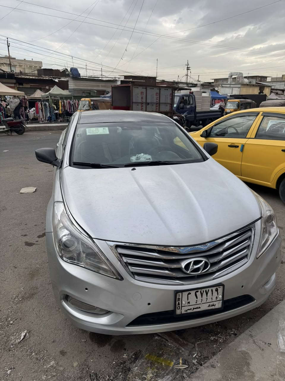 سلام عليكم عندي ازيرة موديل 12 خليجي محرك 3300 سيارة مجفية ع صحة السايق ولقمارة بيها صبغ ومعجون  بيهة تخم تاير موصفات فول عدة الفتحة يحتاج الها ترتيبات بسيطة كدامكم الي تعجبة ياخذها بلاش ولي ما تعجبة جوة نعالة  هاذ رقمي ***********اريدها 85
