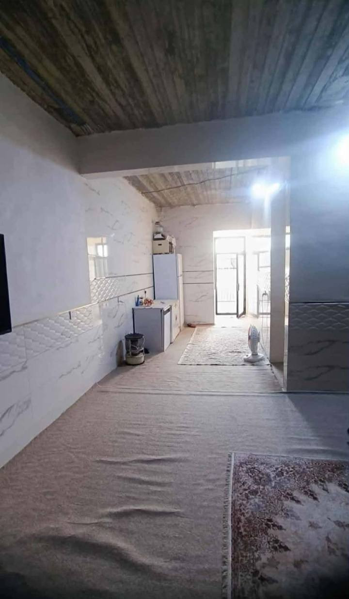 ئەم خانووە بۆ فرۆشتن لە سەنگاوێکان نزیک مزگەوت پێشەوا سعری زۆر مناسبە 190مەعمەلە خانویەکی زۆر خۆشە کامل کاشیە 120مەترە سەردەمیانە دروست کراوە خاوەنی بۆ خۆی دروستی کردووە فول مواسەفاتە
ژمارەی خاوەنیەتی .  ***********
