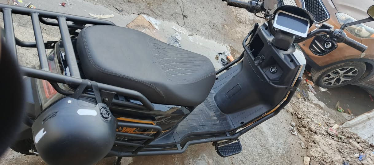 دراجه شحن للبيع او امراوس 
دراجه دبل بصمه 
تحكم عن بعد 
لايت زنون عالي ناصي
اشاير ليزر
5 بطاريات الشحنه الوحده 50 كيلو 
جنطه كلش واسعه 
درع كفرات 
3 سرع بلشاشه 
منفذ شحن 50 
ملف 12V
سرعه 60 الى64 
سعر الدراجه 600 وبيه مجال بسيط مكاني الشعب حي اور رقم تلفون ***********
