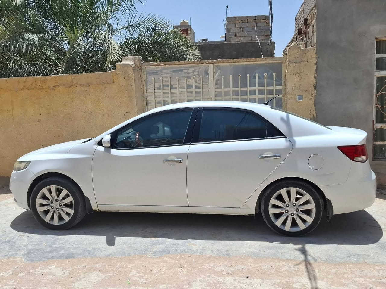 السلام عليكم
سيراتو  (١١) خليجي
 لون ابيض 
مكفوله كفاله عامه  
كير مكينه
تخم تاير 
تبريد 
حداديه 
مكان السياره النجف الكوفة 
السعر ١١٠  وبيه مجال  
تريد وكاله تريد تحويل  
السونار بالمنشور  اي استفسار 
اتصل ***********
