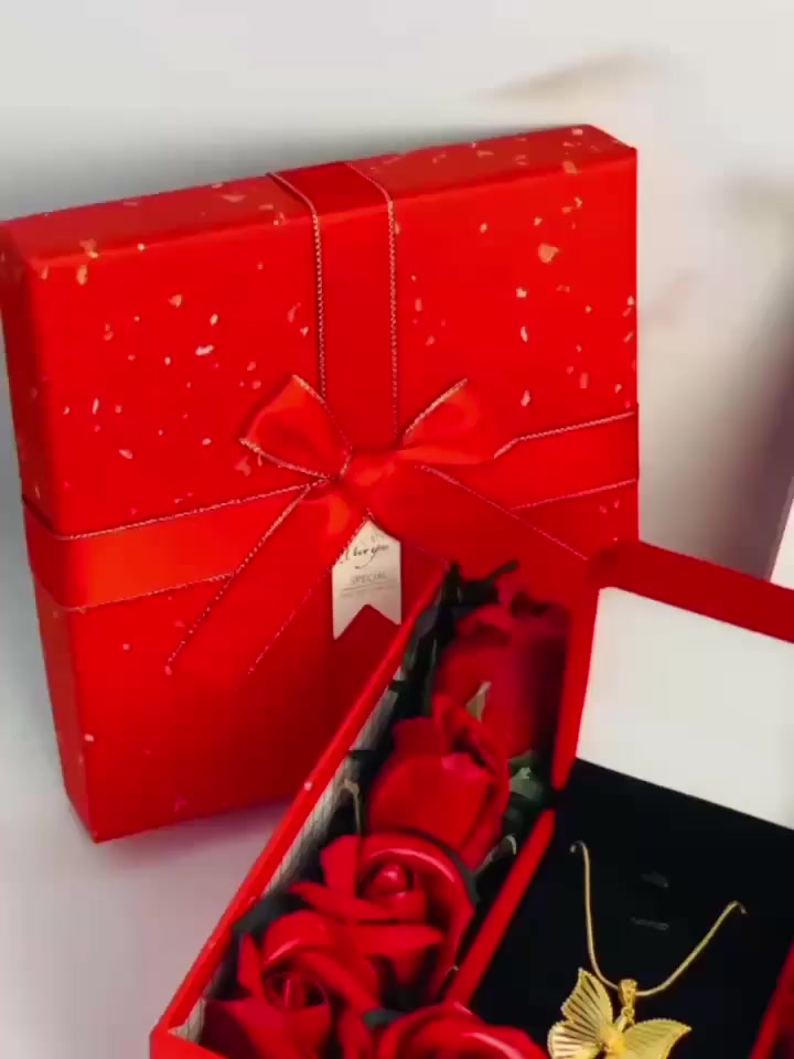 ✨ بوكس هدية راقي ومميز ✨
بوكس قش ويه ورد أحمر داخل علبة حمراء فخمة 🌹🎁
ويـاه قلادة الفراشة الذهبية اللامعة 🦋✨
وكارت عبارة تكتب بيه كلامك الحلو للي تحبها 💌❤️

هدية ناعمة وأنيقة تخلي اللحظة أحلى وأجمل


**إذا كنت صاحب هذا الإعلان وتريد حذفه لأي سبب، رجاءا أرسل رسالة إلى الدعم الفني**