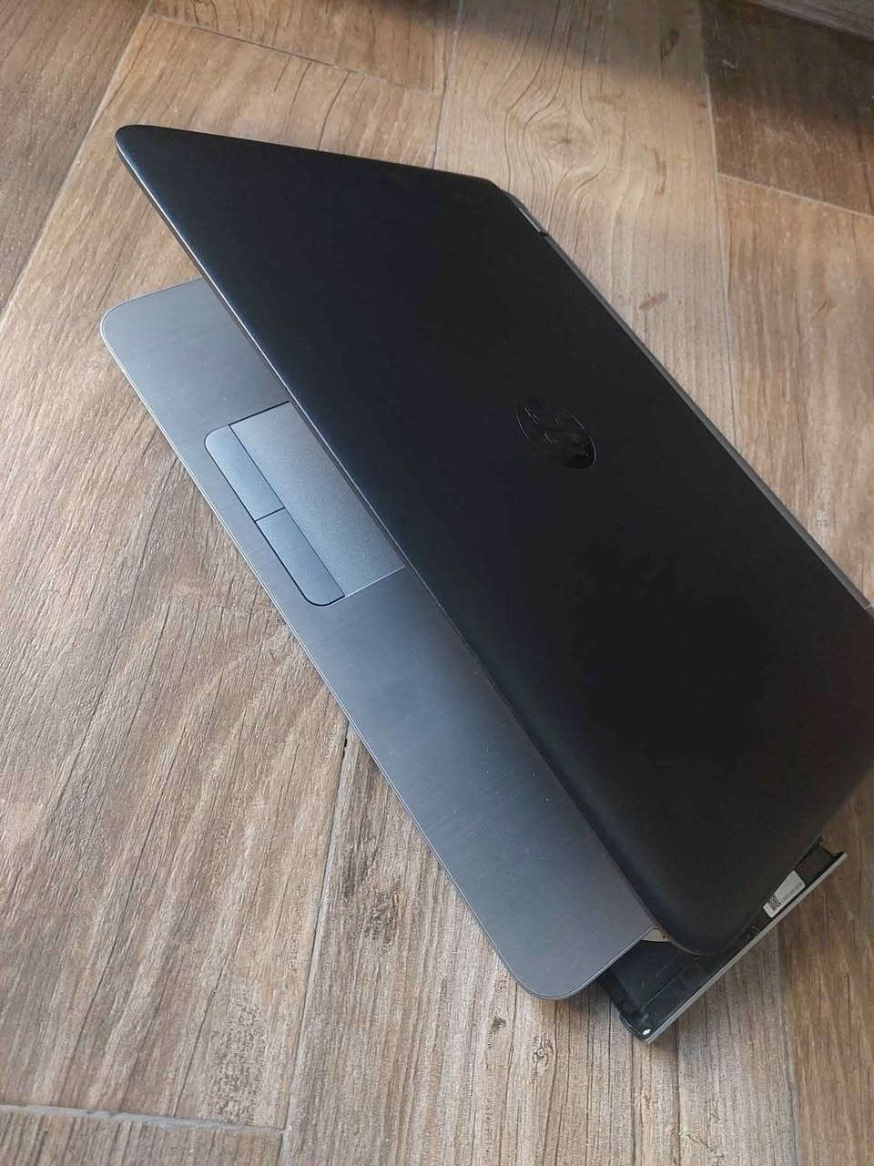 Hp 15.6 
HP probook 450 G3 الجيل السادس شاشة حجم كبير
مناسب للدراسة والبرامج المكتبية والطباعة والتصفح
. 
السعر 235 الف مع التوصيل
.
النظافة شرط اخو الجديد وعل الفحص وين متريد 
……………………
  لابتوب من الجيل السادس   hp 450 G3
 المعالج Core i5-6200U 
 ذاكرة الوصول العشوائي (الرام) 8G 
 التخزين( الهارد) SSD 256GB 
 مقاس شاشة(حجم الشاشة)  15.6 انج 
 منفذ HDMI & TYPE C 
مشغل أقراص DVD 📀 
 كيبورد  عربي انكليزي 
 تصميم جميل وانيق وجه ستيل

………………………………… بغداد, العراق


**إذا كنت صاحب هذا الإعلان وتريد حذفه لأي سبب، رجاءا أرسل رسالة إلى الدعم الفني**