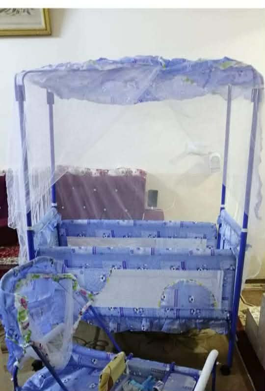 عندي تخت وعربانه وكرسي جديد قص والله مامستخدم نهاااائيا ابد والله صاحبتوا حيييل محتاجه ودتبيعوا تريدو ب٥٥ الف وهاذا رقمه ***********
