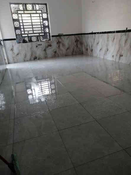 السلام عليكم خلفة سيراميك شغل درجه اولئ نشتغل لوح ارضي وجداري وتصفير الارضيه بالماده الاصقه***********
