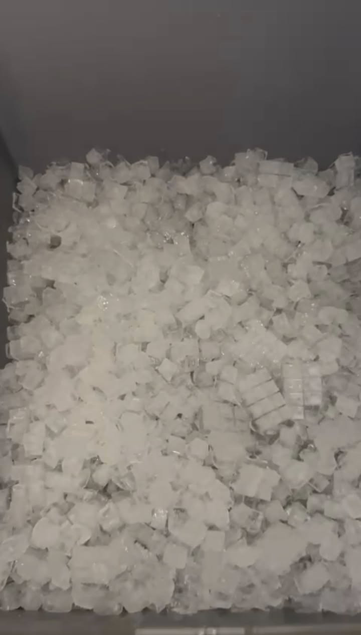 ايس ميكر ثلج بلوري 🧊 صنع امريكي سكوت مان انتاج 350kg كيلو  كل 24 ساعة كلش نظيفه وع بلاد بسعر كلش مناسب للاستفسار مراسلة الصفحة او الاتصال + واتساب ***********
