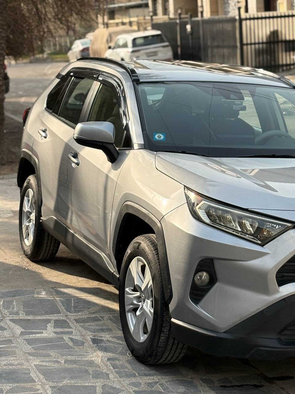 راف 4 للبيع وارد امريكي حادث بنيد والصبغ بيها فقط البنيد الباقي مكفول ايرباك دركة فقط السياره رقم بغداد الجديد باسمي تحويل ثاني يوم سياره جديده كير محرك صدر تبريد كله شركة
المواصفات 
موديل 2019 
XLE
بصمه 
فتحه 
كشنات كهرباء 
كشنات تدفئه 
رادار جانبي 
تحديد مسار 
شاشه 
جنطه كهرباء 
تحكم ستيرن فول
مواصفات الفول معروفه
السياره ماشيه 54 mi 
السعر 185 ورقه وبيه مجال بسيط
الرقم *********** 

تحياتي للجميع
