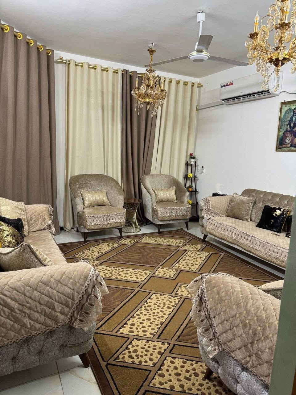 السلام عليكم  بيت منطقه الدوره البوعيثه طابوزراعي سند٢٥ مساحه 100 متر ع شارع تجاري مجمع ابراج الفرح بشارع صيدليه السنبله باسمي مباشر تنازل بشركه ودافع خدمات بيت مرتب ومايحتاج إله كلشي طابق واحد واجهه 7 و70 طابق واحد مدخلين صاله ومطبخ وغرفه نوم وبيتونه ومنور وحمام السعر ٩٥ مليون وبي مجال الاتصال ع الرقم ***********@
