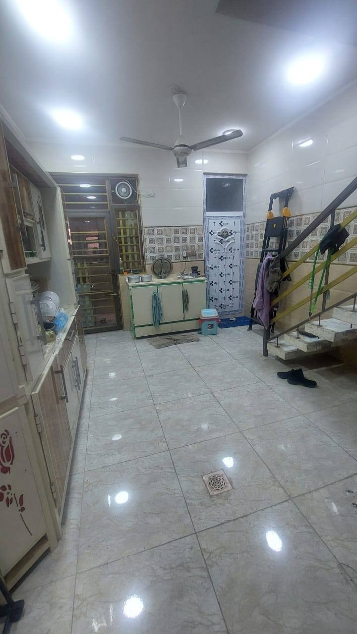 دار للبيع في الخطيب الزراعي شارع الرسول اول فرع على اليمين ثاني بيت على اليسار يبعد اقل من ٥٠ متر عن الشارع العام الرابط بين الغزالية والسريع  المساحة ٥٠ متر بناء ٢٠٢٣ سند ٢٥  يحتوي على صحيات خارجية وصحيات داخلية وصالة ومطبخ والطابق الاول ثنين غرف نوم والطابق الثاني غرفة وبيتوتة البيتونة والغرفة سندوش السكف فقط للاستفسار *********** صاحب البيت
