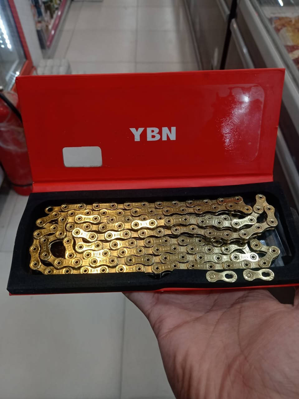 المواصفات :
مقاس الفريم L
مقاس التاير 27.5
 دبل هايدروليك يعمل بضغط الهواء و قابل للقفل و الفتح من  شركة Bolany 
 بريكات هايدروليك شركة shimano اليابانية 
ستيرن المنيوم رياضي قياس ٧٠ ياباني
مسكات ستيرن موشم شركة Seer الامريكية 
مجمع سنكل سبيد قياس 36T شركة bolany
زنجيل ذهبي شركة YBN التايوانية 12 سرعة 
مكينة شيمانو ديور 12 سرعة سلفر 
عقرب شيمانو ديور ياباني مختوم 12نمرة فول المنيوم 
بايدرات المنيوم من شركة Bolany لون بنفسجي 
الفلنج الخلفي فقط استعراضي من شركة Bolany  قياس 160mm
عداد سرعة Xoss
بايسكل ما طالع بيه بس ٣ مرات جديييد 
السعر ٧٠٠ و بيه مجال بسيط للشراي
للتواصل *********** ماسنجر ما عندي
