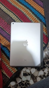 آيباد ٩ • ٦٤ • نضيف